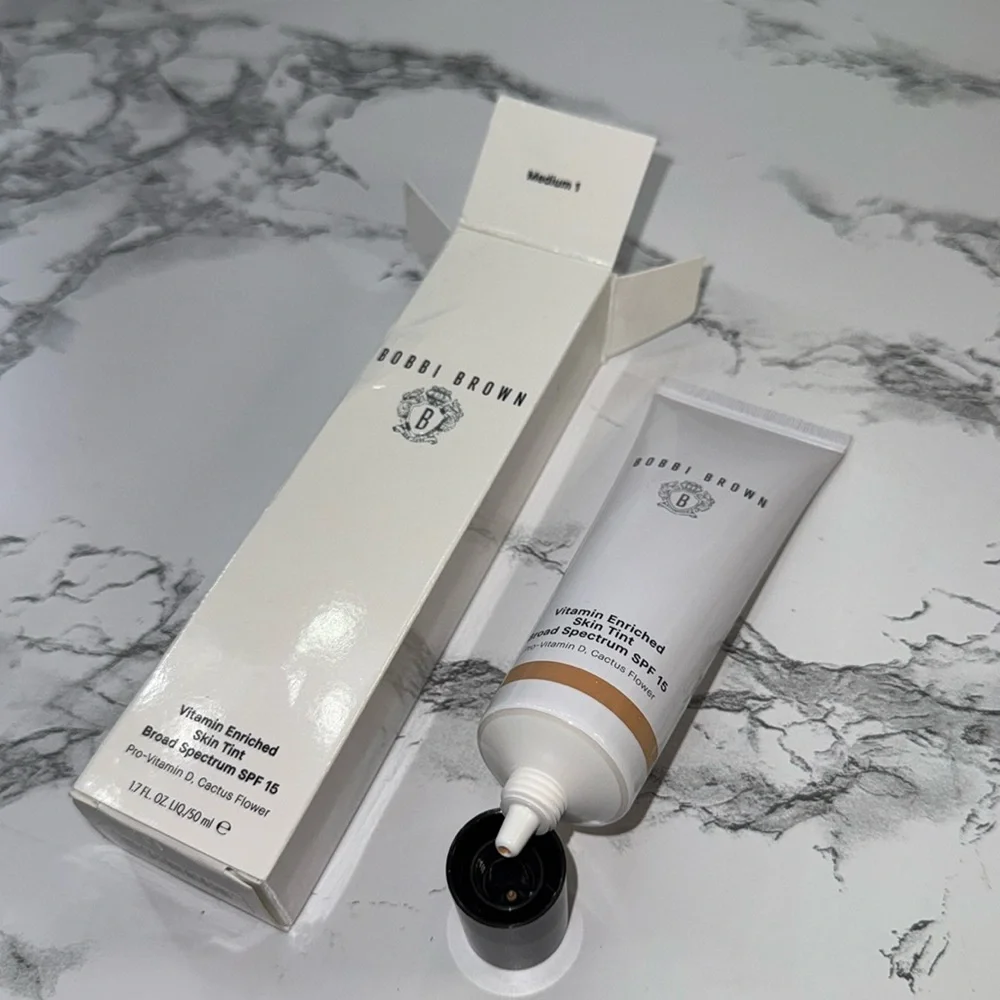 NWT Bobbi Brown vitamin enriched skin tint: Medium 1 Never used Still in box